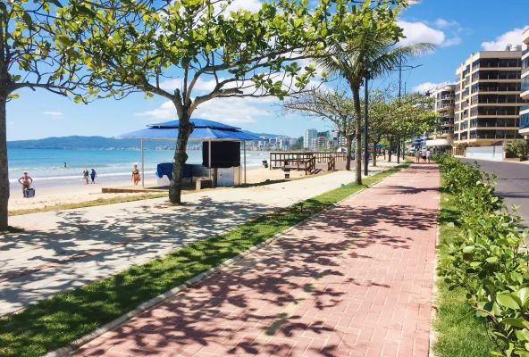 Itapema vive temporada de verão forte e aposta no Píer Oporto e roda-gigante para dar novo salto no turismo