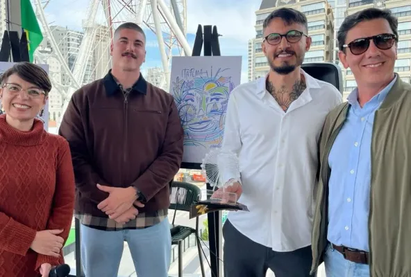 Nova roda-gigante em SC anuncia vencedor de concurso que irá estampar produtos oficiais da marca
